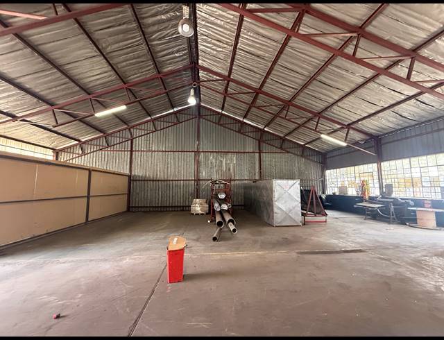 1,265M² WAREHOUSE TO LET IN JET PARK